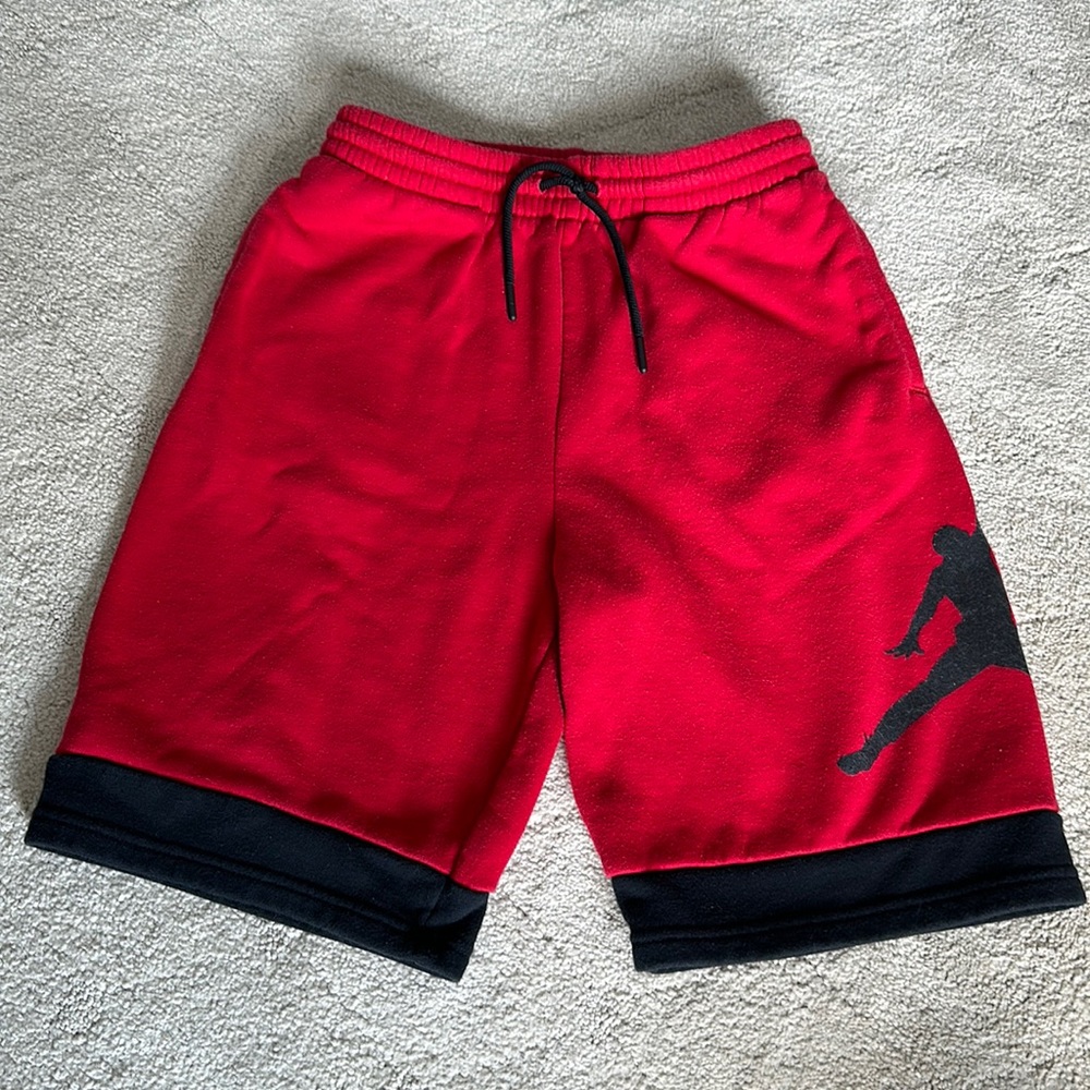 Jordan Jumpman Air fleece shorts. Red and Black. Boys size L